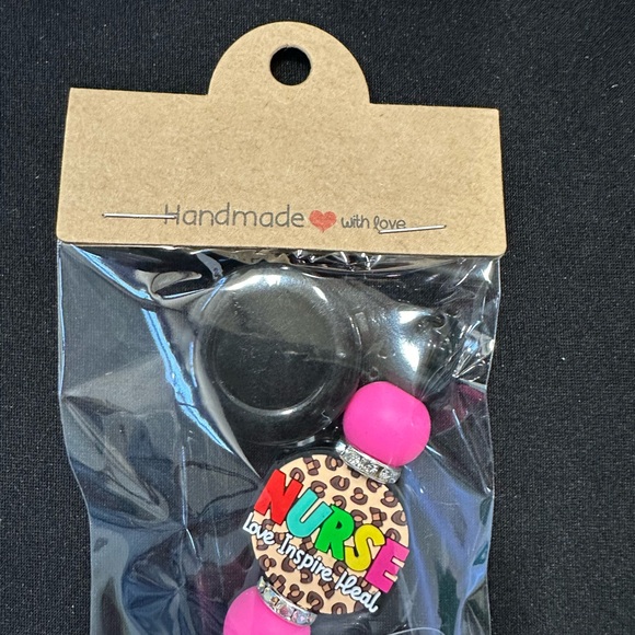 @Meranda_p_13 Badge Reels, Pens etc - Picture 9 of 10